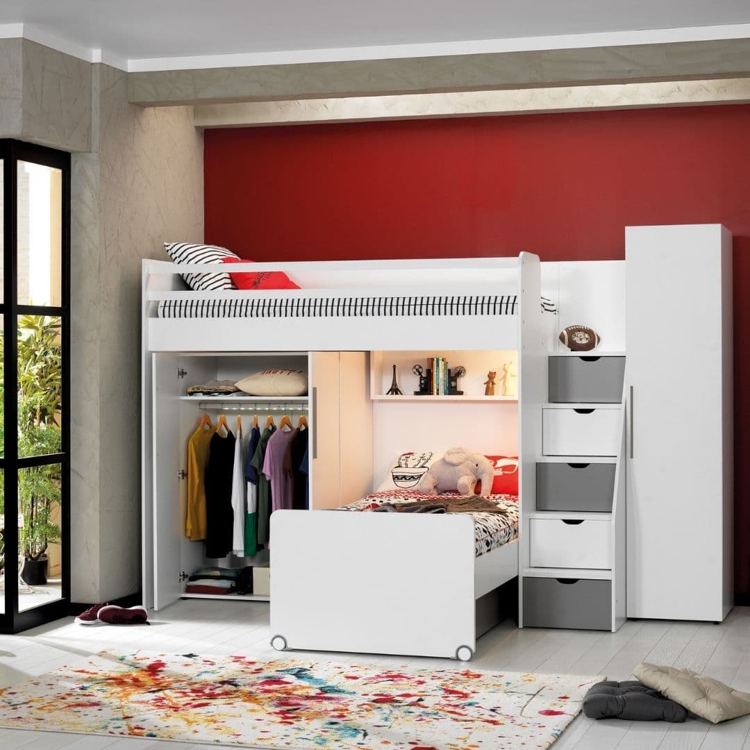 Двуетажно легло Neo Grey в интериор със стълби-ракли в сиви тонове и LED светлина под горното легло. Под него е показан допълнителен модул като пример.